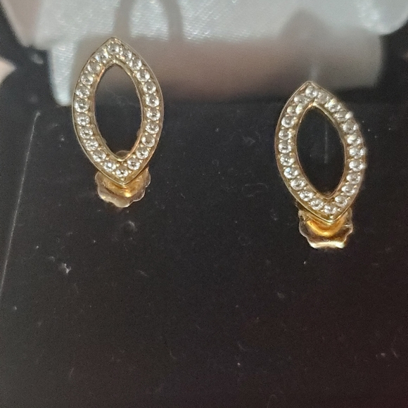 Earings 14k solid gold with real diamonds Pawnable at any pawnshops. - Picture 2 of 4